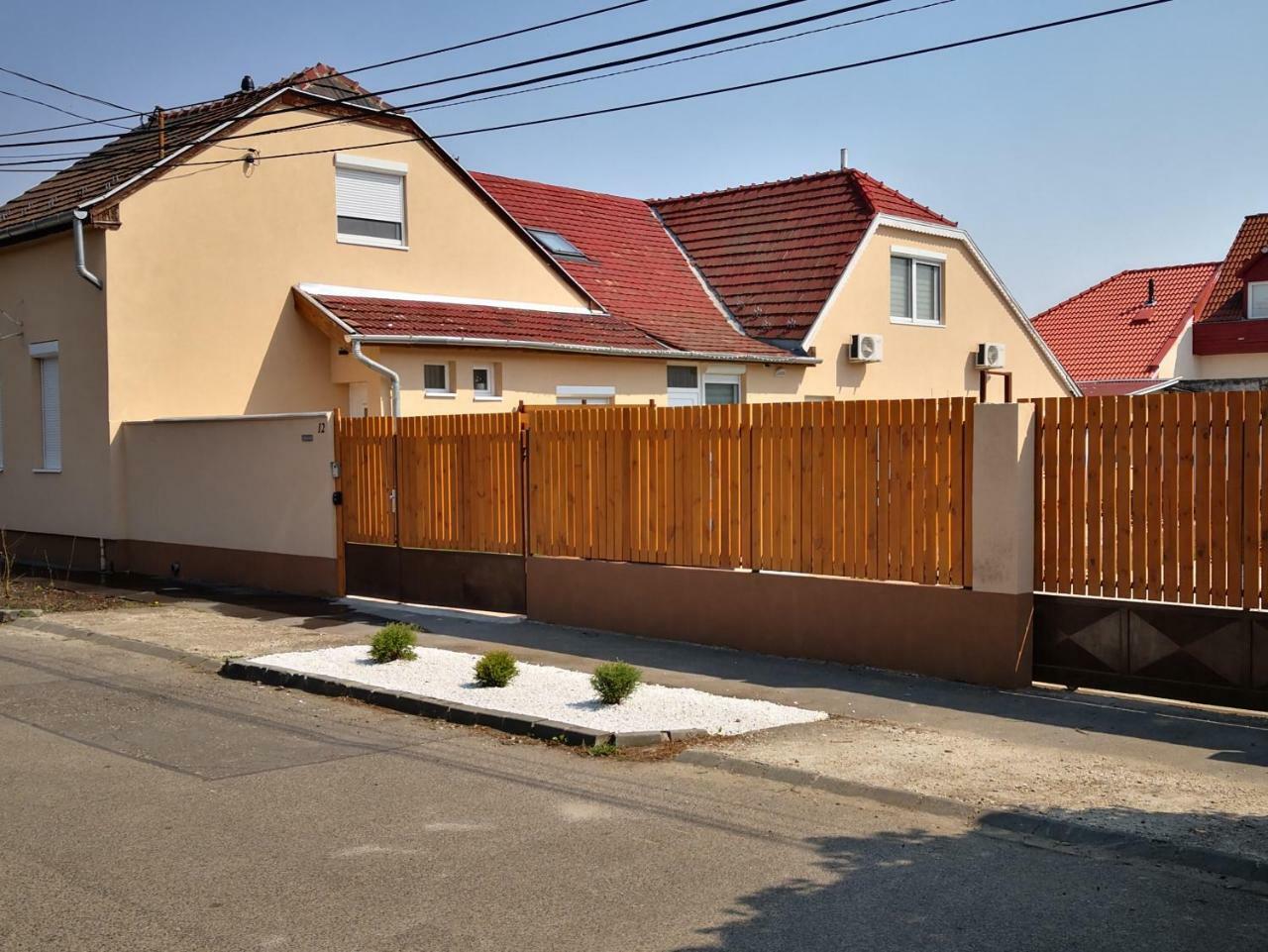 Green Garden Plus Apartman Budapest Bagian luar foto